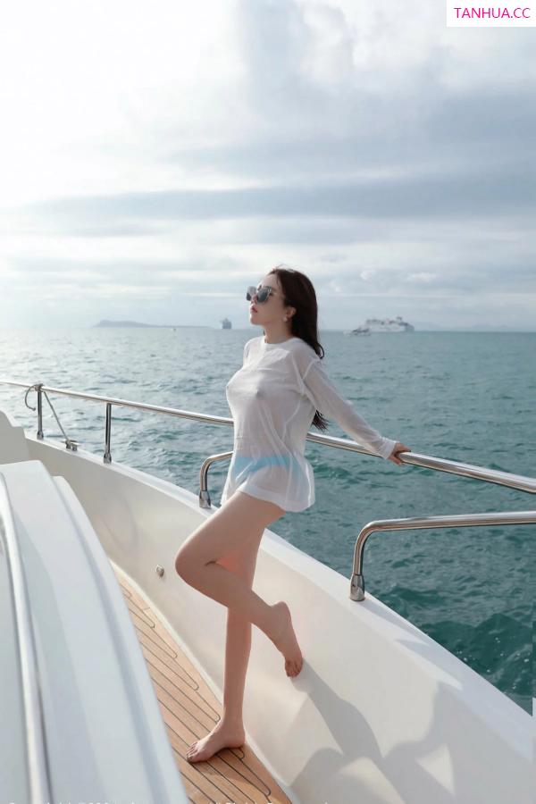   [XiuRen]高清写真图 2024.01.02 No.7898 小薯条nienie 游艇美腿第32张图片